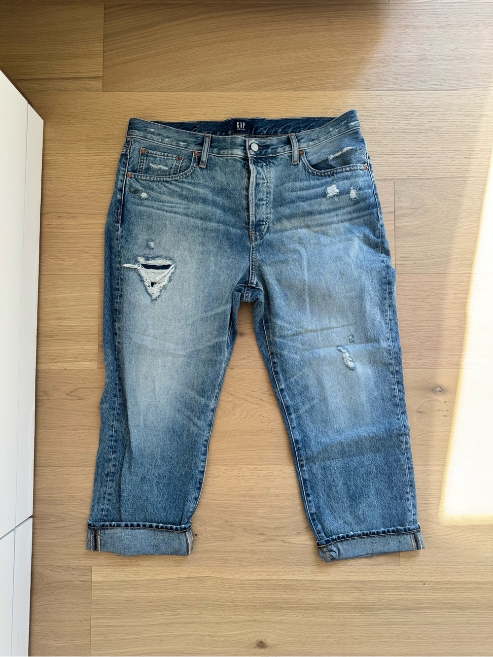 GAP women’s Light Blue Relaxed Distressed Jeans